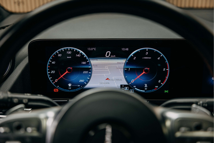 Mercedes-Benz GLA 180 d Business Solution AMG Vol uitgevoerde GLA 180D
