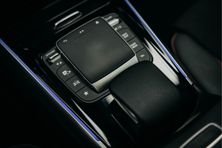 Mercedes-Benz GLA 180 d Business Solution AMG Vol uitgevoerde GLA 180D