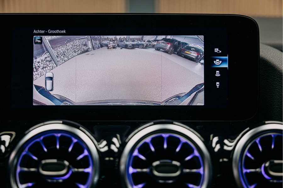 Mercedes-Benz GLA 180 d Business Solution AMG Vol uitgevoerde GLA 180D