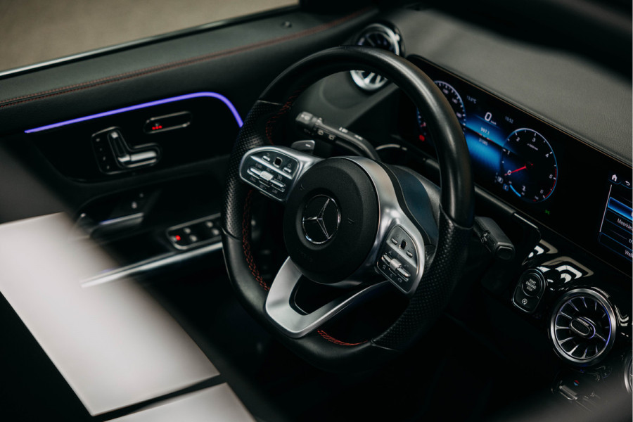 Mercedes-Benz GLA 180 d Business Solution AMG Vol uitgevoerde GLA 180D