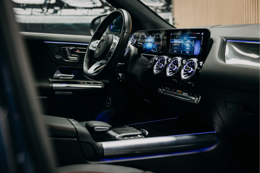 Mercedes-Benz GLA 180 d Business Solution AMG Vol uitgevoerde GLA 180D