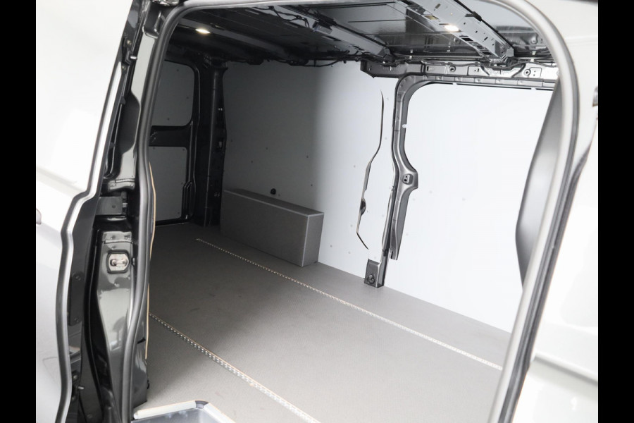 Volkswagen Transporter 2.0 TDI L2H1 30 PanAmericana 150pk automaat BPM VRIJ!! 12-2024 met Acc. pakket