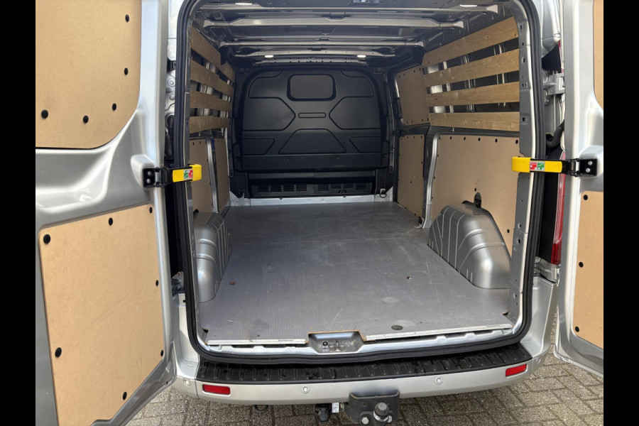 Ford Transit Custom 320 2.0 TDCI L2H1 Sport Zuid | Automaat 185pk | Camera | Bi-Xenon | Trekhaak | Stoelverwarming | Betimmering + Vloer | Raptor Grille