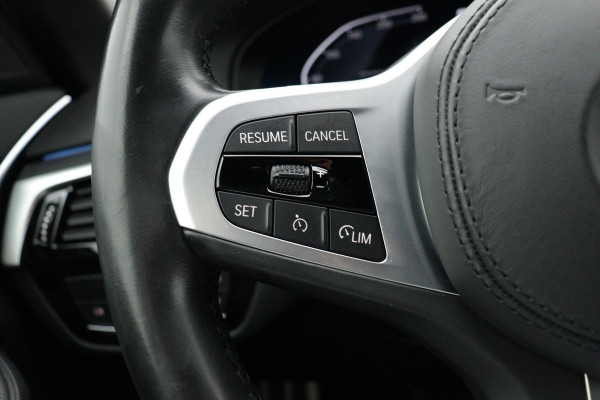BMW 5 Serie 530e High Executive M-Sport (NL-auto, 1e Eig, Dealer OnderH, Navi, Comfort zetels, Carplay/ Android, Etc)
