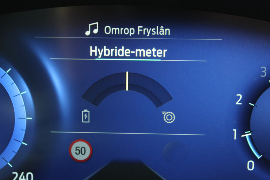 Ford Puma 1.0-125pk EcoBoost Hybrid ST-Line. April 2024 ! Slechts 7.400km ! Autm. airco, navigatie, telefoonvoorb., camera, pdc v+a, parkeerassistent, LED verl., metallic lak, LM wielen, stoel-, stuur- en voorraamverw., lane- en sideassist, adapt. cruise cntrl etc