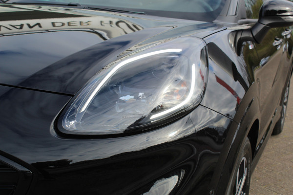 Ford Puma 1.0-125pk EcoBoost Hybrid ST-Line. April 2024 ! Slechts 7.400km ! Autm. airco, navigatie, telefoonvoorb., camera, pdc v+a, parkeerassistent, LED verl., metallic lak, LM wielen, stoel-, stuur- en voorraamverw., lane- en sideassist, adapt. cruise cntrl etc