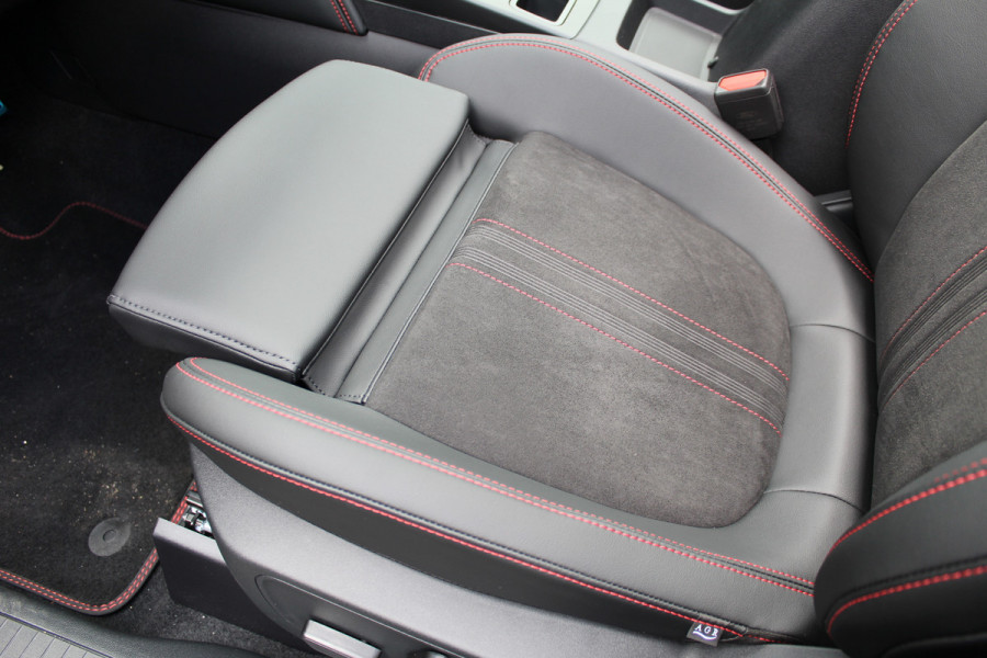 Ford Kuga 2.5 PHEV ST-Line X | BLIS | Winterpack | Trekhaak | B&O | 20 '' | AGR