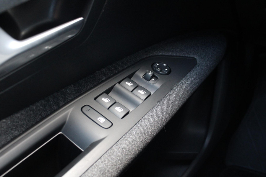 Peugeot 3008 1.2 PureTech Blue Lease Executive | Distributieriem Vervangen! | Navigatie | Climate Control | Cruise Control | Parkeersensoren | Lichtmetalen Velgen |