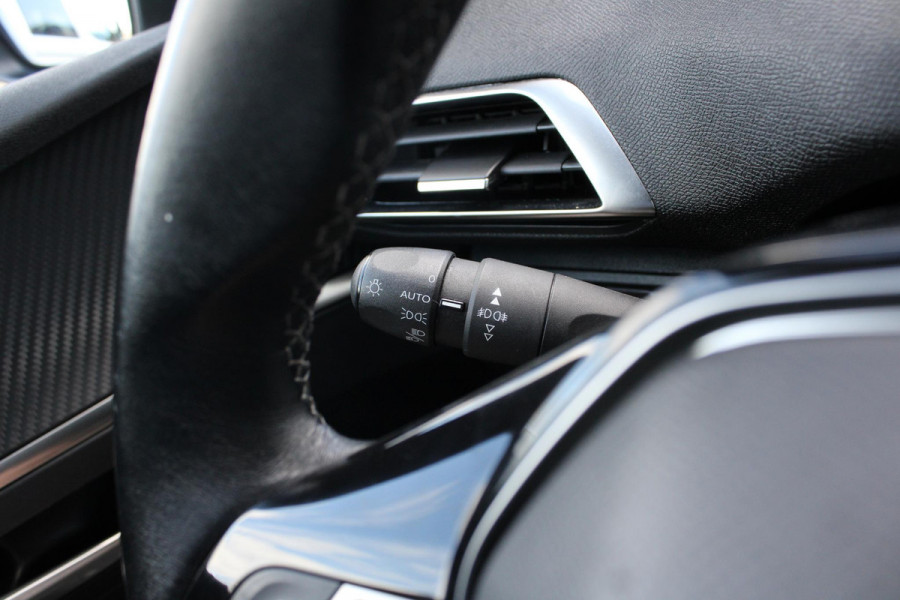 Peugeot 3008 1.2 PureTech Blue Lease Executive | Distributieriem Vervangen! | Navigatie | Climate Control | Cruise Control | Parkeersensoren | Lichtmetalen Velgen |