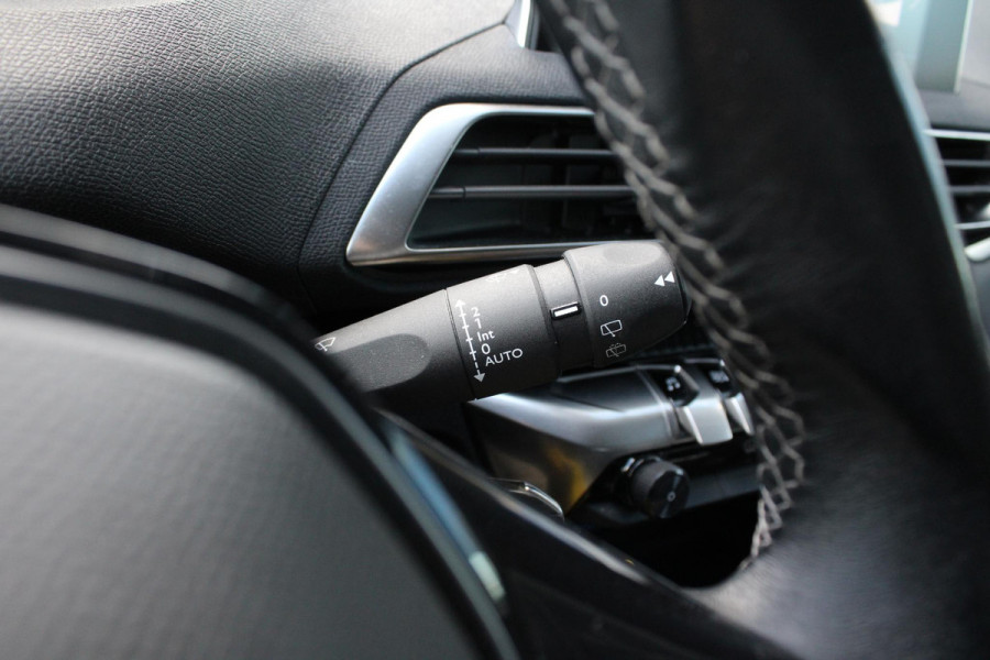 Peugeot 3008 1.2 PureTech Blue Lease Executive | Distributieriem Vervangen! | Navigatie | Climate Control | Cruise Control | Parkeersensoren | Lichtmetalen Velgen |