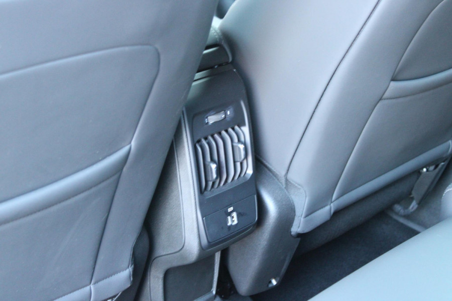 Alfa Romeo Tonale 1.5T 160PK HYbrid VELOCE | PANORAMISCH SCHUIF / KANTELDAK | LEDEREN BEKLEDING | VOORSTOELEN / STUUR VERWARMD | VOORSTOELEN GEVENTILEERD | VOORSTOELEN ELEKTRISCH VERSTELBAAR | DRAADLOOS APPLE CARPLAY / ANDROID AUTO | 360° CAMERA | AUTOMATISCH DIMMENDE BUITENSPIEGELS | 20"INCH LICHTMETALEN VELGEN | ADAPTIVE CRUISE CONTROL | KEYLESS ENTRY / START | ELEKTRISCH BEDIENBARE ACHTERKLEP | DRAADLOZE TELEFOONLADER | AMBIENT LIGHTING | DONKERE HEMELBEKLEDING | SCHAKELFLIPPERS AAN HET STUUR | VERWARMDE RUITENSPROEIERS |