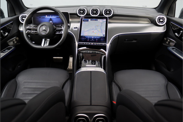 Mercedes-Benz GLC 300e 4MATIC Premium AMG Line Aut9 | Distronic+ | Burmester | Memory | Trekhaak | Leder | Nightpakket | Panoramadak | Digital Light | Surround Camera | Keyless Go | Rijassistentiepakket |