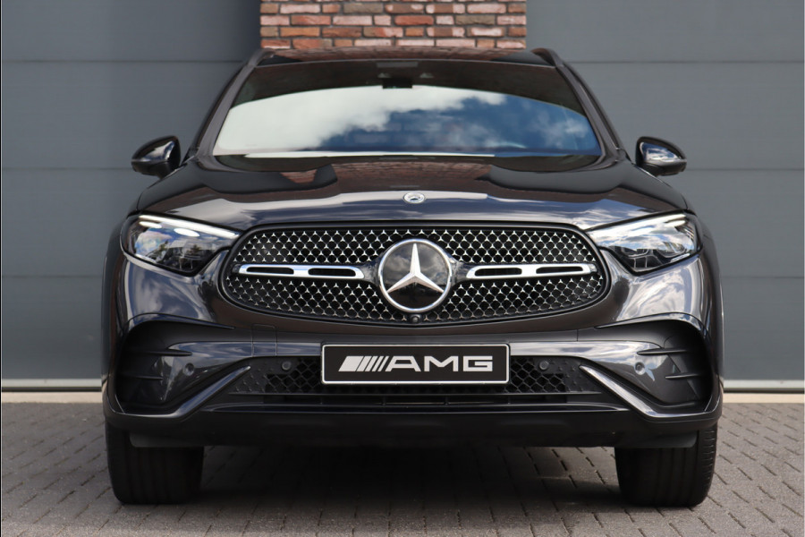 Mercedes-Benz GLC 300e 4MATIC Premium AMG Line Aut9 | Distronic+ | Burmester | Memory | Trekhaak | Leder | Nightpakket | Panoramadak | Digital Light | Surround Camera | Keyless Go | Rijassistentiepakket |