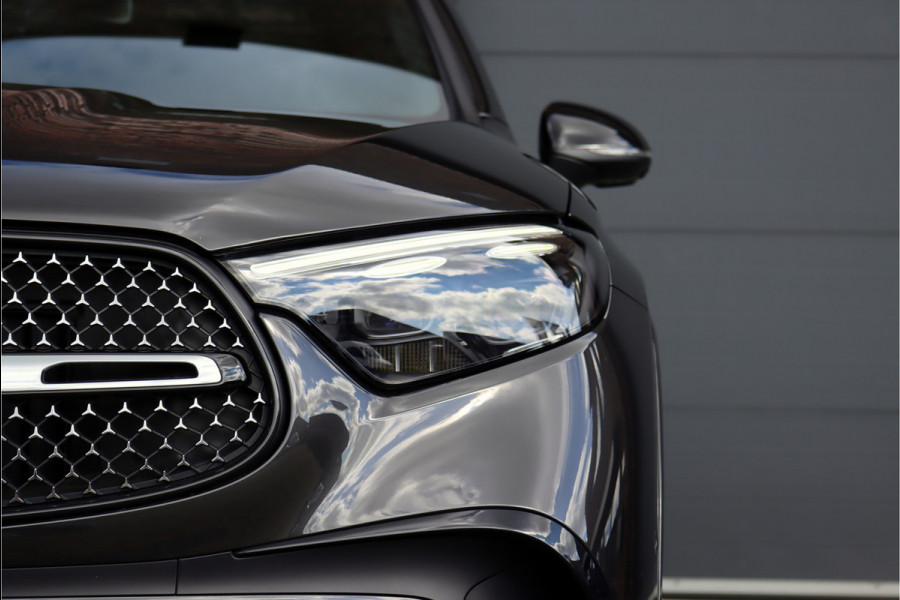 Mercedes-Benz GLC 300e 4MATIC Premium AMG Line Aut9 | Distronic+ | Burmester | Memory | Trekhaak | Leder | Nightpakket | Panoramadak | Digital Light | Surround Camera | Keyless Go | Rijassistentiepakket |