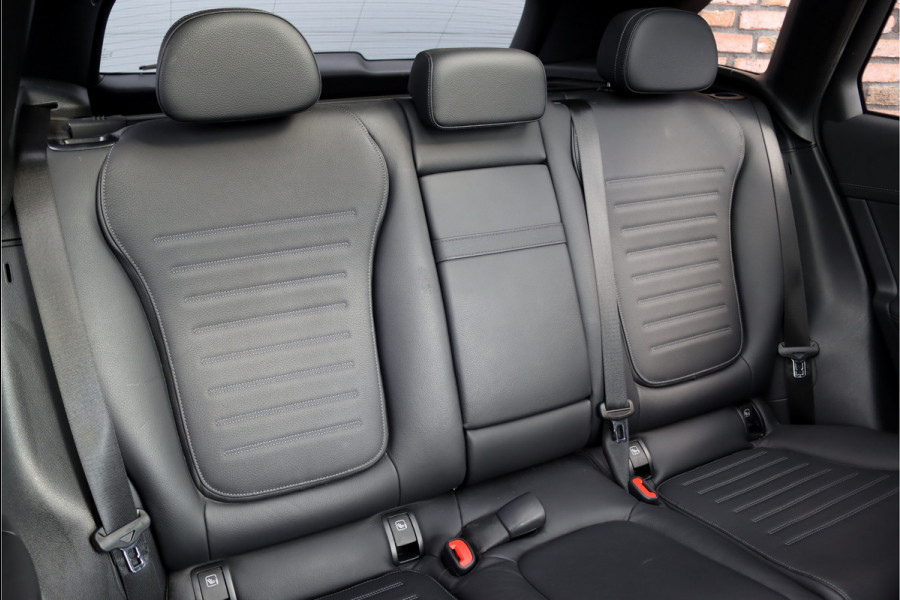 Mercedes-Benz GLC 300e 4MATIC Premium AMG Line Aut9 | Distronic+ | Burmester | Memory | Trekhaak | Leder | Nightpakket | Panoramadak | Digital Light | Surround Camera | Keyless Go | Rijassistentiepakket |