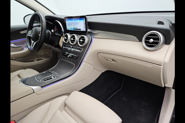 Mercedes-Benz GLC 300e 4MATIC Premium Plug in Hybrid 320pk PHEV | Adaptive Cruise | Apple Carplay | Lederen Sportstoelen | Camera | L.M. 19" | Sfeerverlichting | Multi Beam LED | Stoelverwarming | DAB | Navigatie |