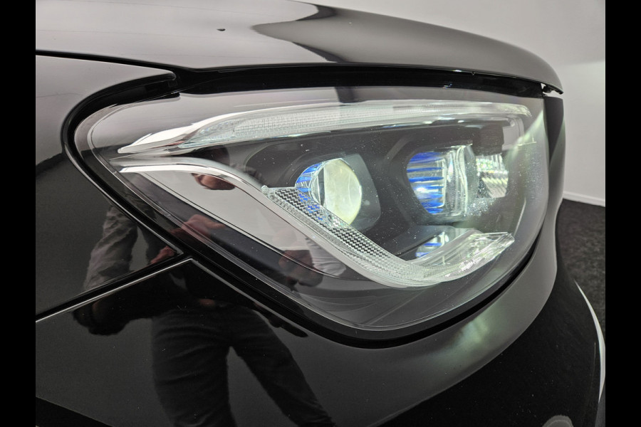 Mercedes-Benz GLC 300e 4MATIC Premium Plug in Hybrid 320pk PHEV | Adaptive Cruise | Apple Carplay | Lederen Sportstoelen | Camera | L.M. 19" | Sfeerverlichting | Multi Beam LED | Stoelverwarming | DAB | Navigatie |