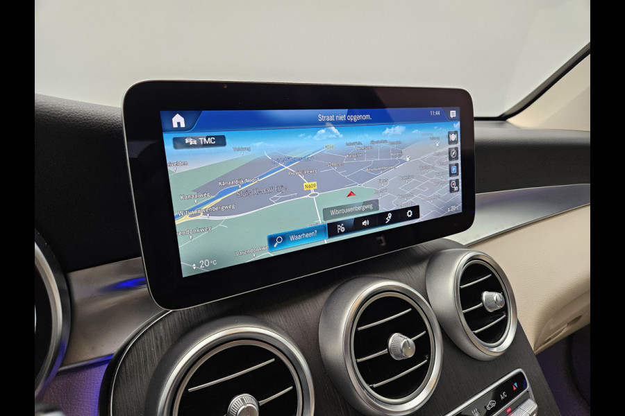 Mercedes-Benz GLC 300e 4MATIC Premium Plug in Hybrid 320pk PHEV | Adaptive Cruise | Apple Carplay | Lederen Sportstoelen | Camera | L.M. 19" | Sfeerverlichting | Multi Beam LED | Stoelverwarming | DAB | Navigatie |