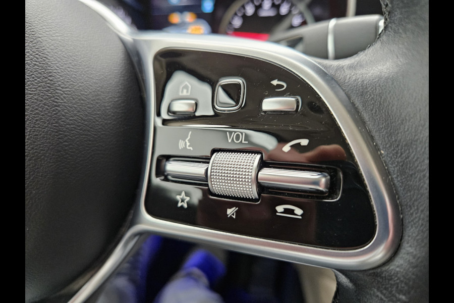 Mercedes-Benz GLC 300e 4MATIC Premium Plug in Hybrid 320pk PHEV | Adaptive Cruise | Apple Carplay | Lederen Sportstoelen | Camera | L.M. 19" | Sfeerverlichting | Multi Beam LED | Stoelverwarming | DAB | Navigatie |