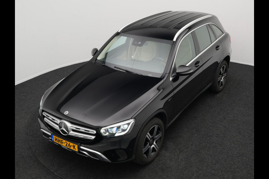 Mercedes-Benz GLC 300e 4MATIC Premium Plug in Hybrid 320pk PHEV | Adaptive Cruise | Apple Carplay | Lederen Sportstoelen | Camera | L.M. 19" | Sfeerverlichting | Multi Beam LED | Stoelverwarming | DAB | Navigatie |
