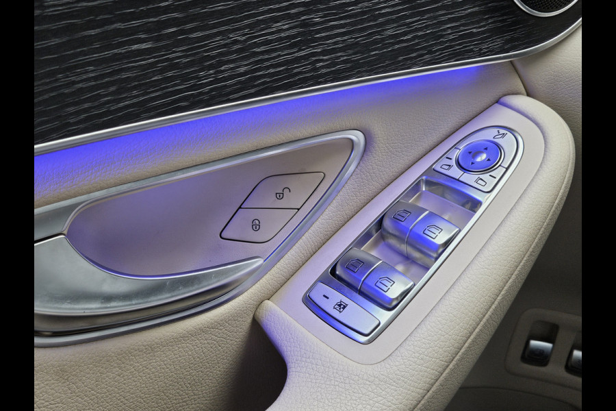 Mercedes-Benz GLC 300e 4MATIC Premium Plug in Hybrid 320pk PHEV | Adaptive Cruise | Apple Carplay | Lederen Sportstoelen | Camera | L.M. 19" | Sfeerverlichting | Multi Beam LED | Stoelverwarming | DAB | Navigatie |