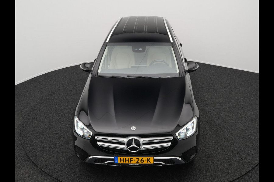 Mercedes-Benz GLC 300e 4MATIC Premium Plug in Hybrid 320pk PHEV | Adaptive Cruise | Apple Carplay | Lederen Sportstoelen | Camera | L.M. 19" | Sfeerverlichting | Multi Beam LED | Stoelverwarming | DAB | Navigatie |