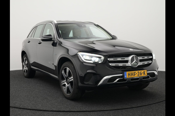 Mercedes-Benz GLC 300e 4MATIC Premium Plug in Hybrid 320pk PHEV | Adaptive Cruise | Apple Carplay | Lederen Sportstoelen | Camera | L.M. 19" | Sfeerverlichting | Multi Beam LED | Stoelverwarming | DAB | Navigatie |