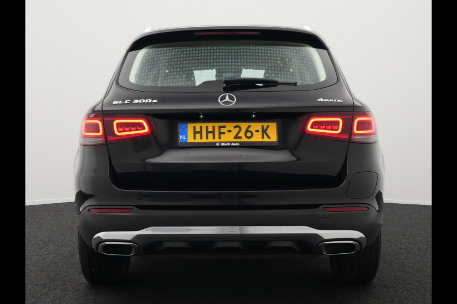 Mercedes-Benz GLC 300e 4MATIC Premium Plug in Hybrid 320pk PHEV | Adaptive Cruise | Apple Carplay | Lederen Sportstoelen | Camera | L.M. 19" | Sfeerverlichting | Multi Beam LED | Stoelverwarming | DAB | Navigatie |