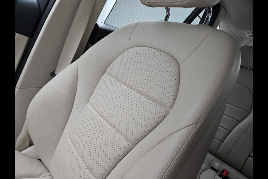 Mercedes-Benz GLC 300e 4MATIC Premium Plug in Hybrid 320pk PHEV | Adaptive Cruise | Apple Carplay | Lederen Sportstoelen | Camera | L.M. 19" | Sfeerverlichting | Multi Beam LED | Stoelverwarming | DAB | Navigatie |