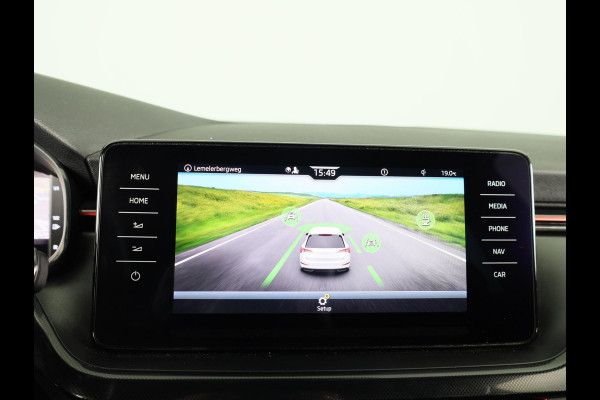 Škoda SCALA 1.0 TSI Sport Business 115 pk Automaat (DSG) | Navigatie | Parkeersensoren achter | Achteruitrijcamera | Cruise control | Stoelverwarming | Digitaal instrumentenpaneel |