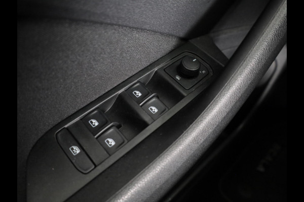 Škoda SCALA 1.0 TSI Sport Business 115 pk Automaat (DSG) | Navigatie | Parkeersensoren achter | Achteruitrijcamera | Cruise control | Stoelverwarming | Digitaal instrumentenpaneel |