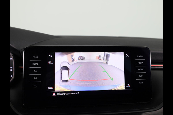 Škoda SCALA 1.0 TSI Sport Business 115 pk Automaat (DSG) | Navigatie | Parkeersensoren achter | Achteruitrijcamera | Cruise control | Stoelverwarming | Digitaal instrumentenpaneel |