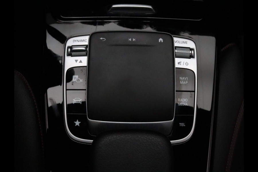 Mercedes-Benz A-Klasse 180 Business Solution AMG Camera | Cruise | Navi | Parkeersens. v+a | Panoramadak