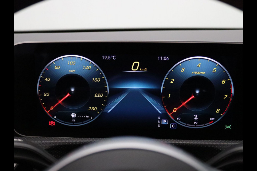 Mercedes-Benz A-Klasse 180 Business Solution AMG Camera | Cruise | Navi | Parkeersens. v+a | Panoramadak