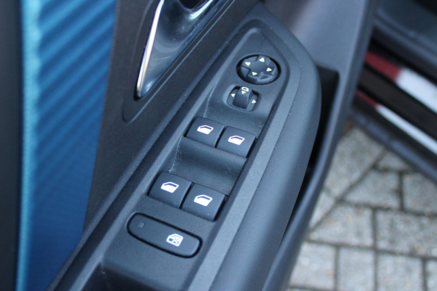 Citroën Ë-C4 FEEL PACK 136PK 50 kWh | ACHTERUITRIJ CAMERA | NAVIGATIE | APPLE CARPLAY/ANDROID AUTO | LED KOPLAMPEN | CLIMATE CONTROL | CRUISE CONTROL | 18" LICHTMETALEN VELGEN | DAB+ RADIO |