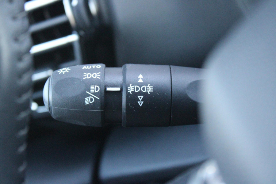 Citroën Ë-C4 FEEL PACK 136PK 50 kWh | ACHTERUITRIJ CAMERA | NAVIGATIE | APPLE CARPLAY/ANDROID AUTO | LED KOPLAMPEN | CLIMATE CONTROL | CRUISE CONTROL | 18" LICHTMETALEN VELGEN | DAB+ RADIO |