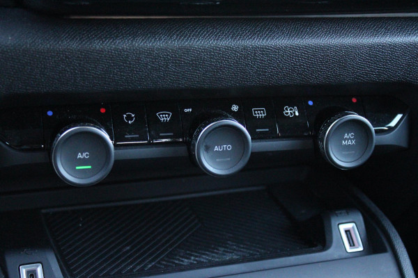 Citroën Ë-C4 FEEL PACK 136PK 50 kWh | ACHTERUITRIJ CAMERA | NAVIGATIE | APPLE CARPLAY/ANDROID AUTO | LED KOPLAMPEN | CLIMATE CONTROL | CRUISE CONTROL | 18" LICHTMETALEN VELGEN | DAB+ RADIO |