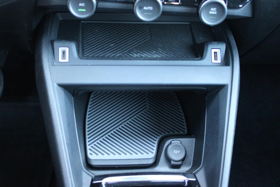 Citroën Ë-C4 FEEL PACK 136PK 50 kWh | ACHTERUITRIJ CAMERA | NAVIGATIE | APPLE CARPLAY/ANDROID AUTO | LED KOPLAMPEN | CLIMATE CONTROL | CRUISE CONTROL | 18" LICHTMETALEN VELGEN | DAB+ RADIO |
