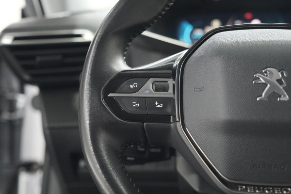 Peugeot e-2008 EV Allure 50 kWh | Camera | Adaptieve Cruise Control | Stoelverwarming | Navigatie