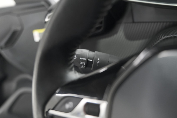 Peugeot e-2008 EV Allure 50 kWh | Camera | Adaptieve Cruise Control | Stoelverwarming | Navigatie