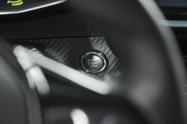 Peugeot e-2008 EV Allure 50 kWh | Camera | Adaptieve Cruise Control | Stoelverwarming | Navigatie