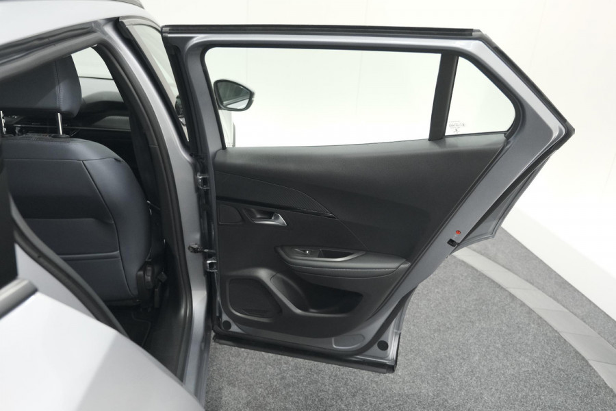 Peugeot e-2008 EV Allure 50 kWh | Camera | Adaptieve Cruise Control | Stoelverwarming | Navigatie