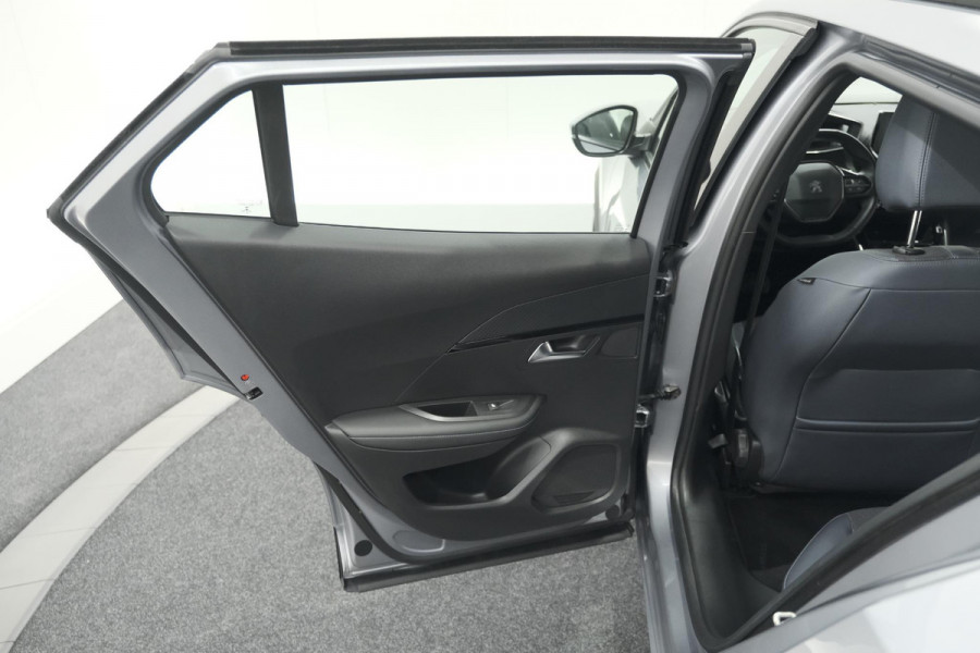 Peugeot e-2008 EV Allure 50 kWh | Camera | Adaptieve Cruise Control | Stoelverwarming | Navigatie