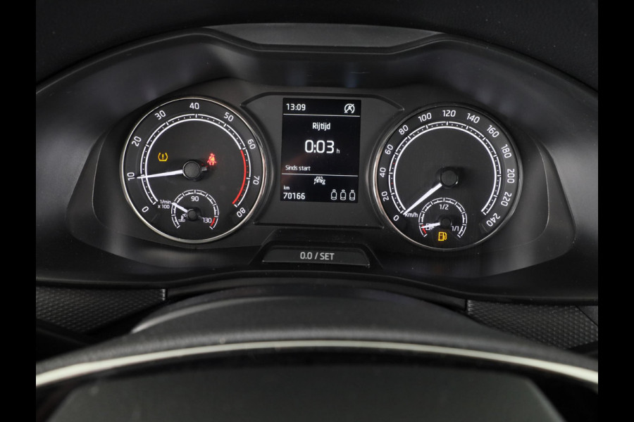 Škoda Kamiq 1.0 TSI Ambition 110 pk | Navigatie via App | Parkeersensoren achter | Autom. airco | Cruise control | LED koplampen |
