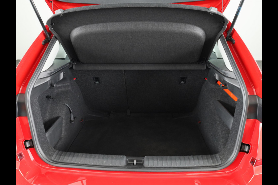 Škoda Kamiq 1.0 TSI Ambition 110 pk | Navigatie via App | Parkeersensoren achter | Autom. airco | Cruise control | LED koplampen |