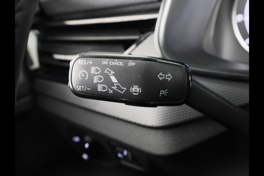 Škoda Kamiq 1.0 TSI Ambition 110 pk | Navigatie via App | Parkeersensoren achter | Autom. airco | Cruise control | LED koplampen |