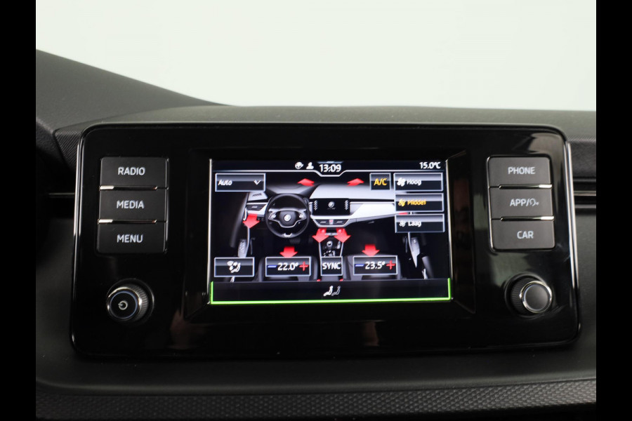 Škoda Kamiq 1.0 TSI Ambition 110 pk | Navigatie via App | Parkeersensoren achter | Autom. airco | Cruise control | LED koplampen |