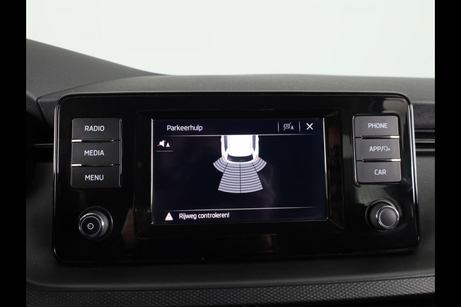 Škoda Kamiq 1.0 TSI Ambition 110 pk | Navigatie via App | Parkeersensoren achter | Autom. airco | Cruise control | LED koplampen |