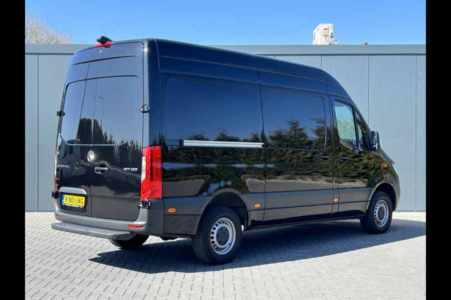 Mercedes-Benz Sprinter 317 CDI 170 PK / L2H2 / AIRCO / CRUISE / CAMERA / NAVIGATIE / 3-ZITS