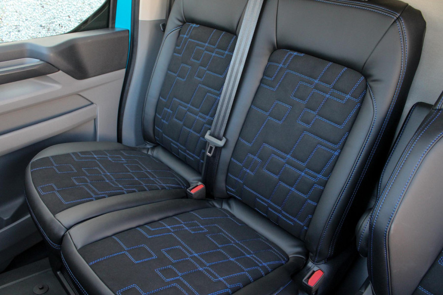 Ford Transit Custom 320 2.0 TDCI L2H1 MS-RT AWD Digital Aqua Blue | Dubbele zijschuifdeur | Inklapbare trekhaak | Navigatie systeem | Centrale dubbele vergrendeling | AGM accu | Handmatige regeneratie roetfilter | Centrale dubbele vergrendeling |  Wis/was achter | Vehicle Integration System